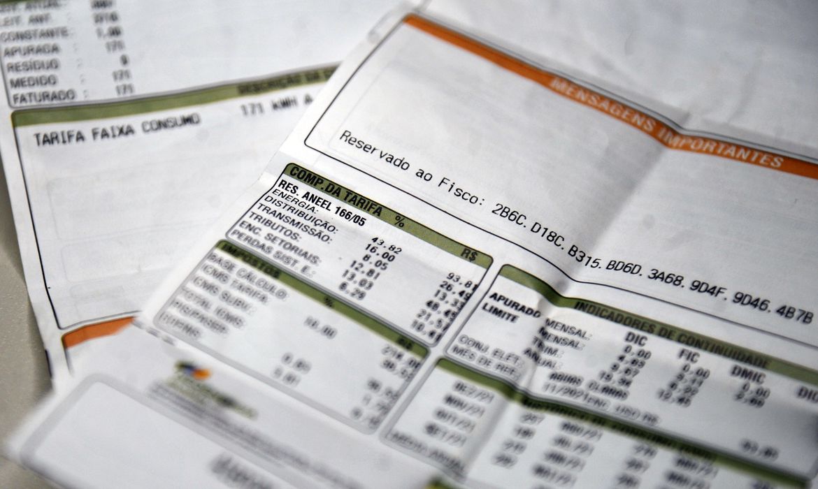 A bandeira tarifária para o mês de outubro continuará verde, o que significa que não haverá cobrança extra na conta de luz dos consumidores brasileiros