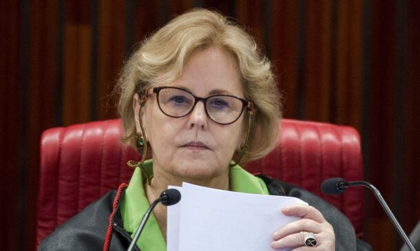 A ministra Rosa Weber, se emocionou com homenagens recebidas nesta terça-feira (26)