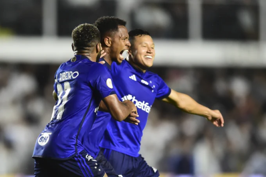 Cruzeiro atropela e afunda o Santos na zona de rebaixamento