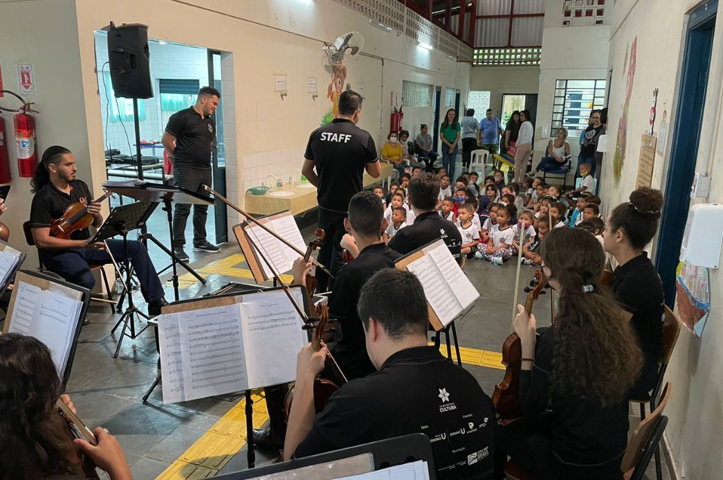 O Concerto Didático apresenta, de maneira lúdica, os diferentes instrumentos musicais