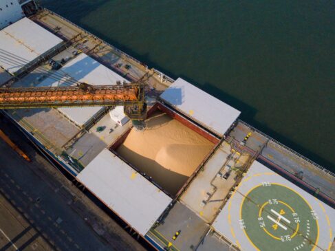 O movimento geral de cargas no Porto de Santos, de janeiro a agosto de 2023, foi de 111,4 milhões de toneladas
