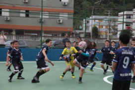 Crianças de projeto social aproveitam nova quadra no bairro São Jorge -