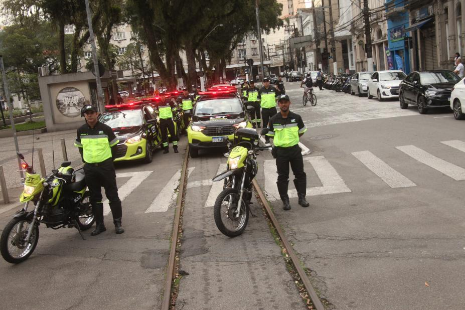 Viaturas e uniformes de agentes estão com novo visual