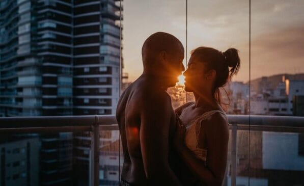 Casal santista vai estrear na Netflix no reality 'Ilhados com a Sogra'