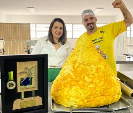 Além das coxinhas, já estão garantidas outras opções enormes, como pastel, hot dog, coxinhaburguer, donuts de coxinha, churros, hambúrguer com várias camadas e molhos extras na seringa, drinks etc