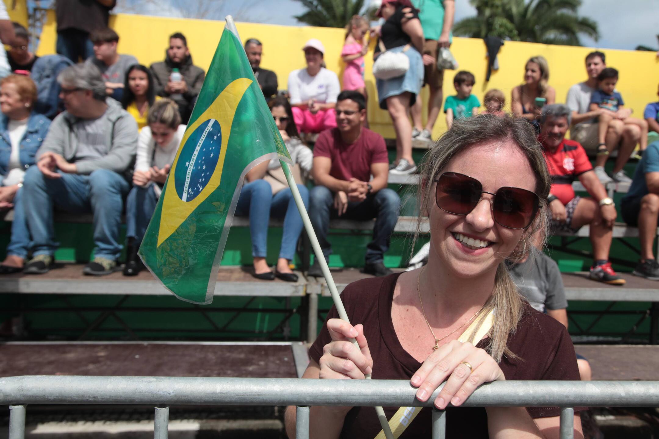 Santistas acompanharam o desfile