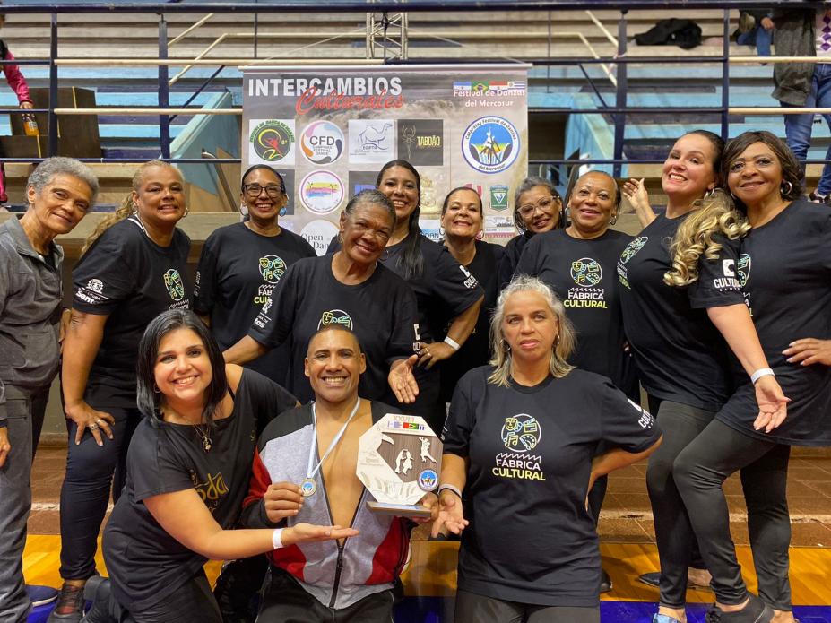 Todas as participantes são alunas dos núcleos dos bairros Santa Maria e Rádio Clube do projeto Fábrica Cultural