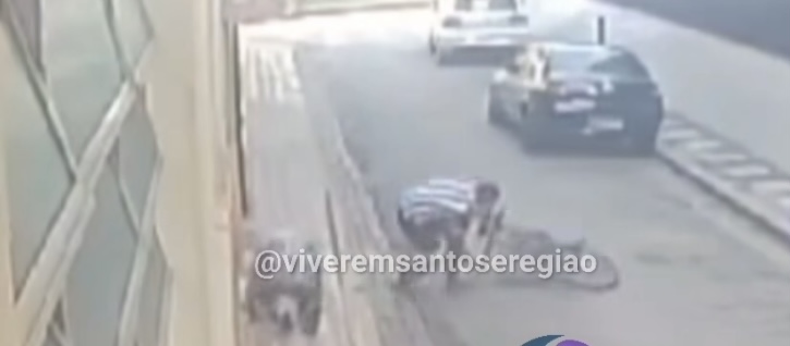 Câmeras de segurança flagraram o furto