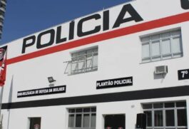 O suspeito foi preso na Delegacia da Mulher de Santos