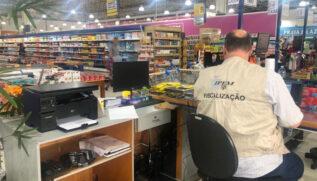Foram fiscalizados 9 estabelecimentos comerciais e 7 (78%) foram autuados