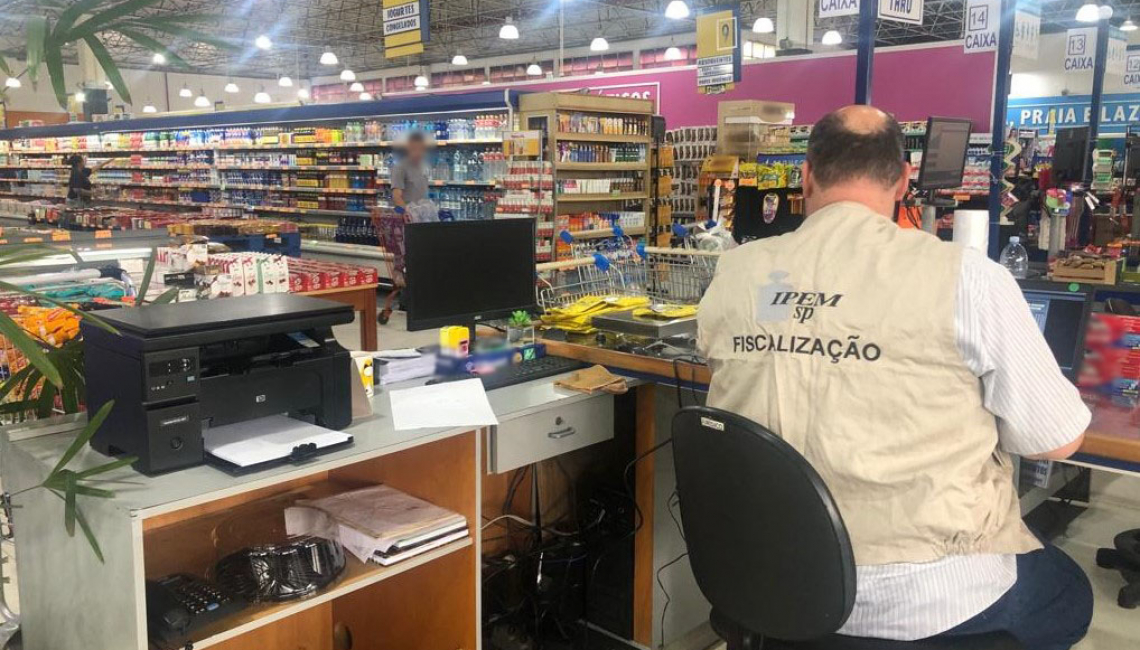 Foram fiscalizados 9 estabelecimentos comerciais e 7 (78%) foram autuados