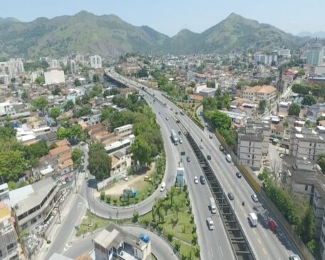A Linha Amarela é uma das principais vias expressas da capital fluminense