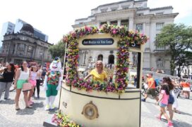 As belezas da cidade foram realçadas com a colocação de 8 mil flores