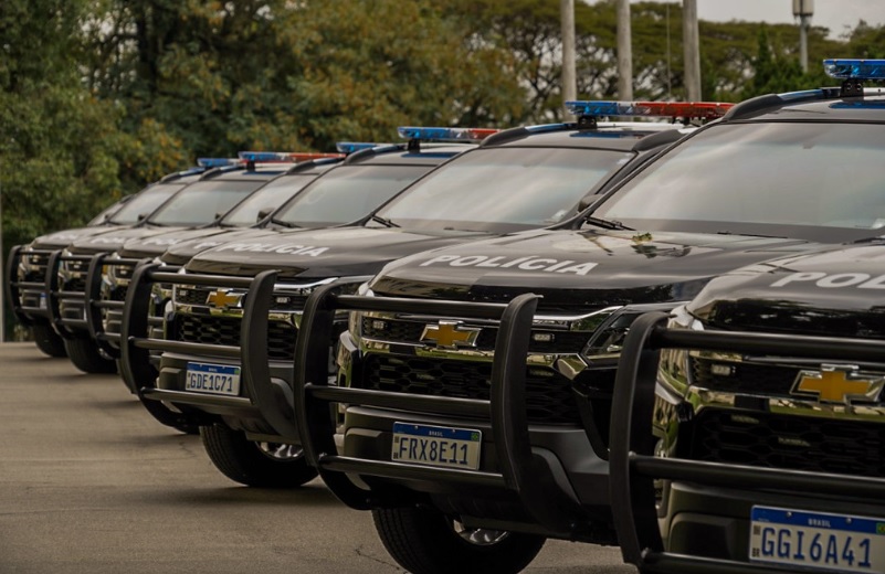 Com essas aquisições apenas para esses dois tipos de armamento, já são 1000 espingardas e 875 submetralhadoras