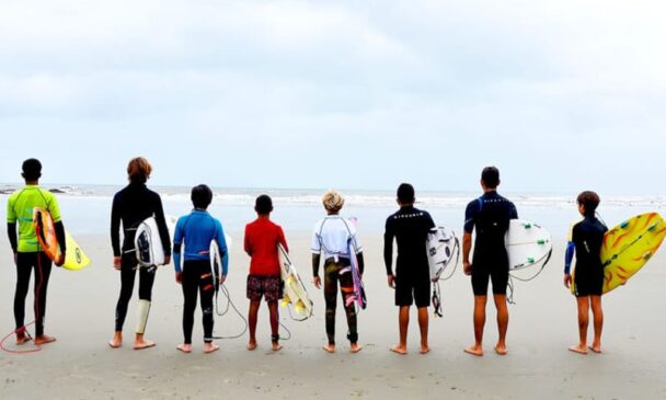 A Prefeitura está com inscrições abertas para as escolinhas municipais de Surf para crianças entre 9 e 16 anos