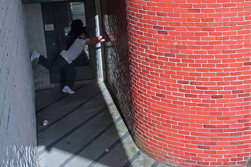 Imagens do presídio em Chester, Pensilvânia, mostram momento da fuga do brasileiro Danilo Cavalcante, condenado por homicídio, na última quinta (31)