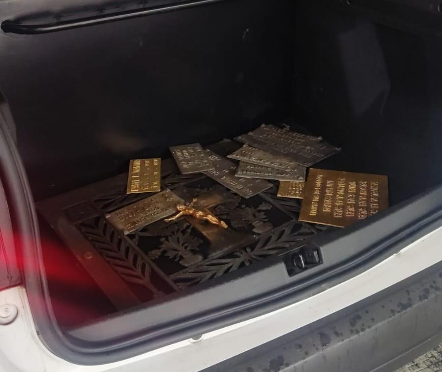 Diversas placas foram recuperadas
