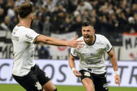 Giuliano marca e Corinthians empata