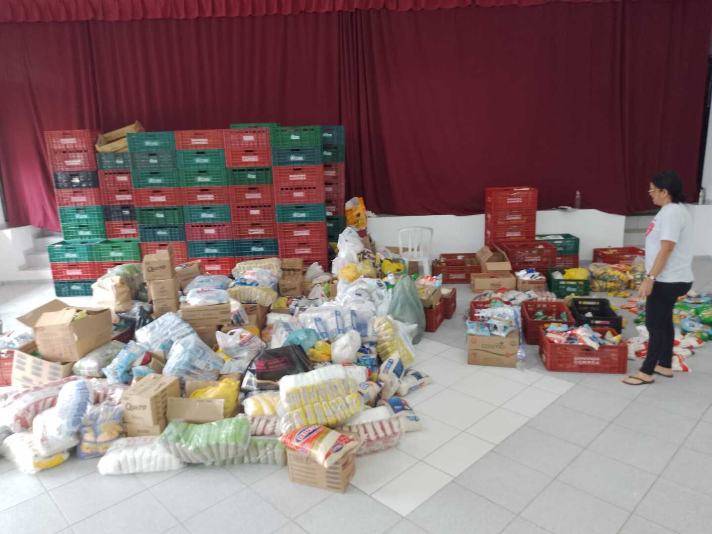 A modelo com o maior número de itens entregues receberá no sábado (23) a faixa de Miss Beleza do Bem