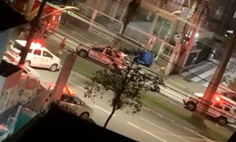 Um suspeito morreu durante uma troca de tiros