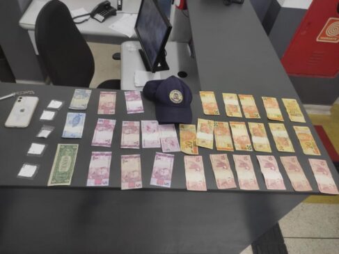 Agentes da GCM realizavam patrulhamento preventivo quando se depararam com três pessoas na Praça Primeiro de Maio; uma delas fazia uso de entorpecentes
