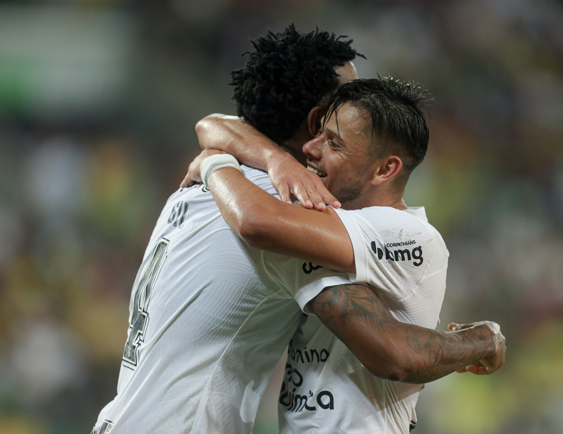 Gil e Romero se destacaram na partida e participaram do gol Alvinegro