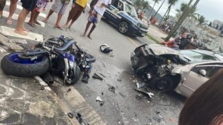 Um motociclista de 35 anos morreu ao ser atingido por um carro