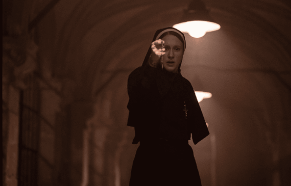 Taissa Farmiga em cena de 'A Freira 2'