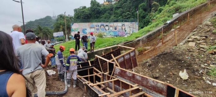 O dispositivo tem 64 metros de extensão e servirá para solucionar problemas de drenagem de águas pluviais, ao longo da Escadaria Joana D'Arc