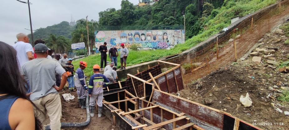 O dispositivo tem 64 metros de extensão e servirá para solucionar problemas de drenagem de águas pluviais, ao longo da Escadaria Joana D'Arc