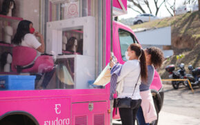Caminhão doará perucas para pacientes oncológicas e arrecadará mechas de cabelos
