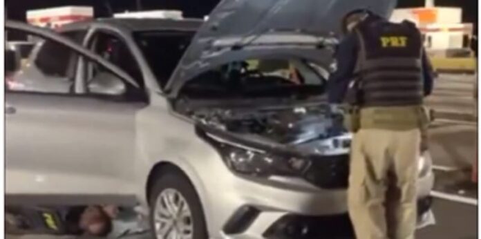 Um pastor evangélico foi preso dirigindo um carro roubado, na Rodovia Presidente Dutra, que liga São Paulo ao Rio de Janeiro.