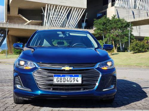 A versão "top" do hatch compacto da Chevrolet tem preço sugerido inicial de R$ 114.590 na cor Azul Seeker testada, custa R$ 116.240 - Fotos: Luiza Kreitlon/AutoMotrix