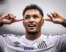 Marcos Leonardo, artilheiro do Peixe e autor de dois gols contra o Vasco