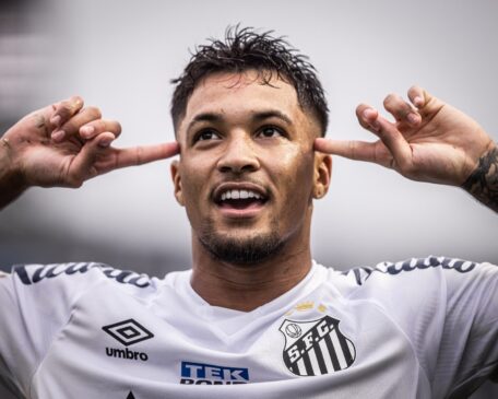 Marcos Leonardo, artilheiro do Peixe e autor de dois gols contra o Vasco