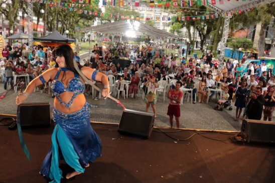 As colônias representadas no Festival foram brilhantes em apresentar suas danças e comidas típicas