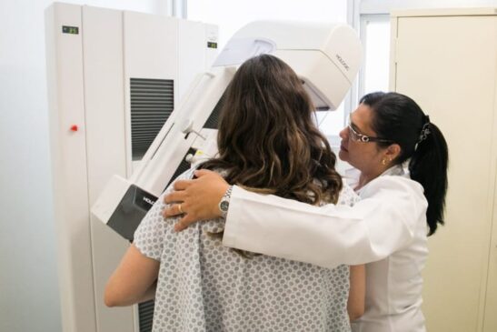 O direito assegurado pela lei vale tanto para estabelecimentos médicos públicos quanto privados