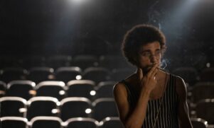 Barroso Eus celebra bom momento na carreira interpretando Jards Macalé no filme 'Meu Nome é Gal'
