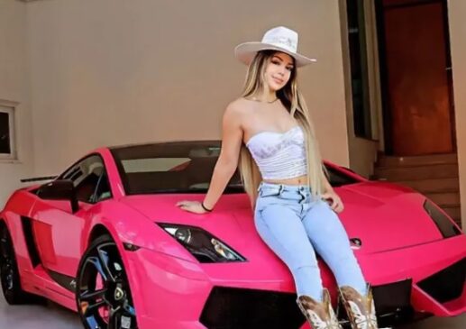 A cantora Melody, 16, agradeceu os elogios feitos por Anitta em sua entrevista no programa
