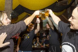 Os participantes terão direito a um kit contendo um eco copo exclusivo, uma camiseta personalizada, além de open chopp (das 19 às 23 horas) e participar de diversos sorteios de brindes