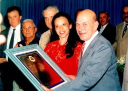 Maria Eugênia concedeu o título de Cidadão Itanhaense para Alcyr Ferreira da Costa, em abril de 1997, ex- vereador na Câmara de Itanhaém