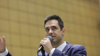 O deputado Leonardo Siqueira