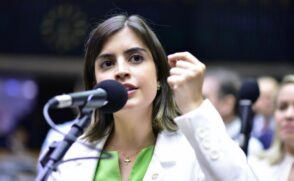 Comemorar o professor é garantir qualidade de vida, estabelece Termo de Compromisso