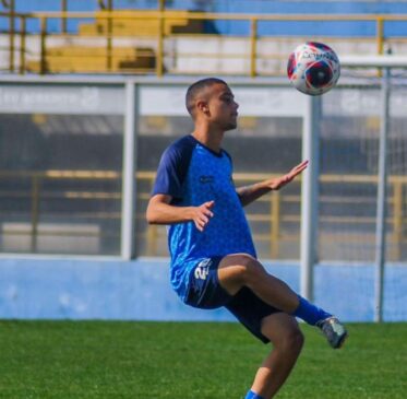 No clube do ABC Paulista ele passou por todas as categorias de base até chegar ao sub-20