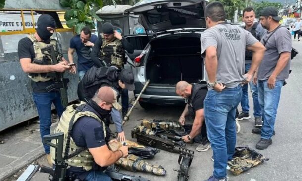 No último dia 19, a Polícia do Rio de Janeiro recuperou oito metralhadoras que estavam no bairro Gardênia Azul, situado na zona oeste da capital fluminense