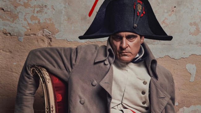 Joaquin Pheonix interpreta Napoleão Bonaparte no filme
