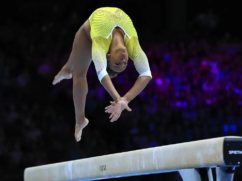 Rebeca Andrade se supera na trave e vai ao pódio pela quarta vez no Mundial