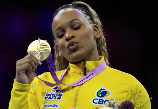 Rebecca é medalha de ouro no salto