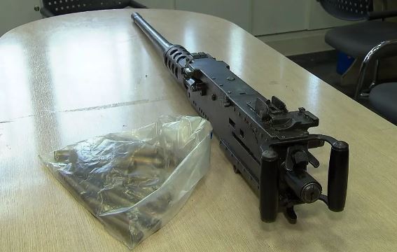 Em pleno funcionamento, as metralhadoras .50 são capazes de derrubar aeronaves.