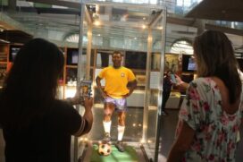Mas Pelé é eterno e o dia será de homenagens ao ex-jogador que virou lenda.